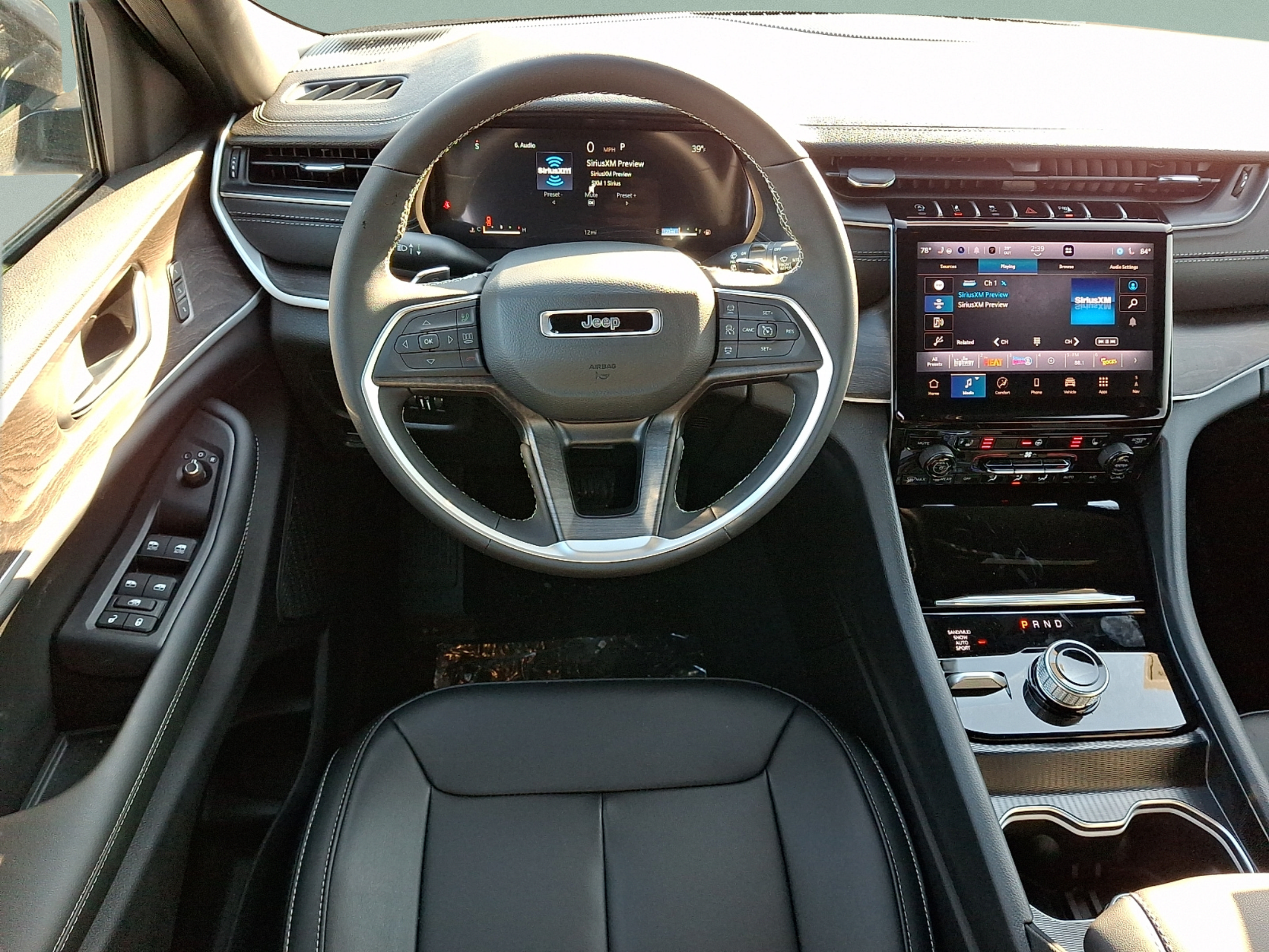 New 2025 Jeep Grand Cherokee Limited w/ Black Appearance Package AWD/4WD image 6