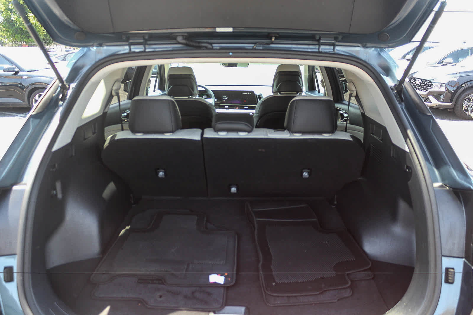 Used 2025 Kia Sportage EX AWD/4WD image 35