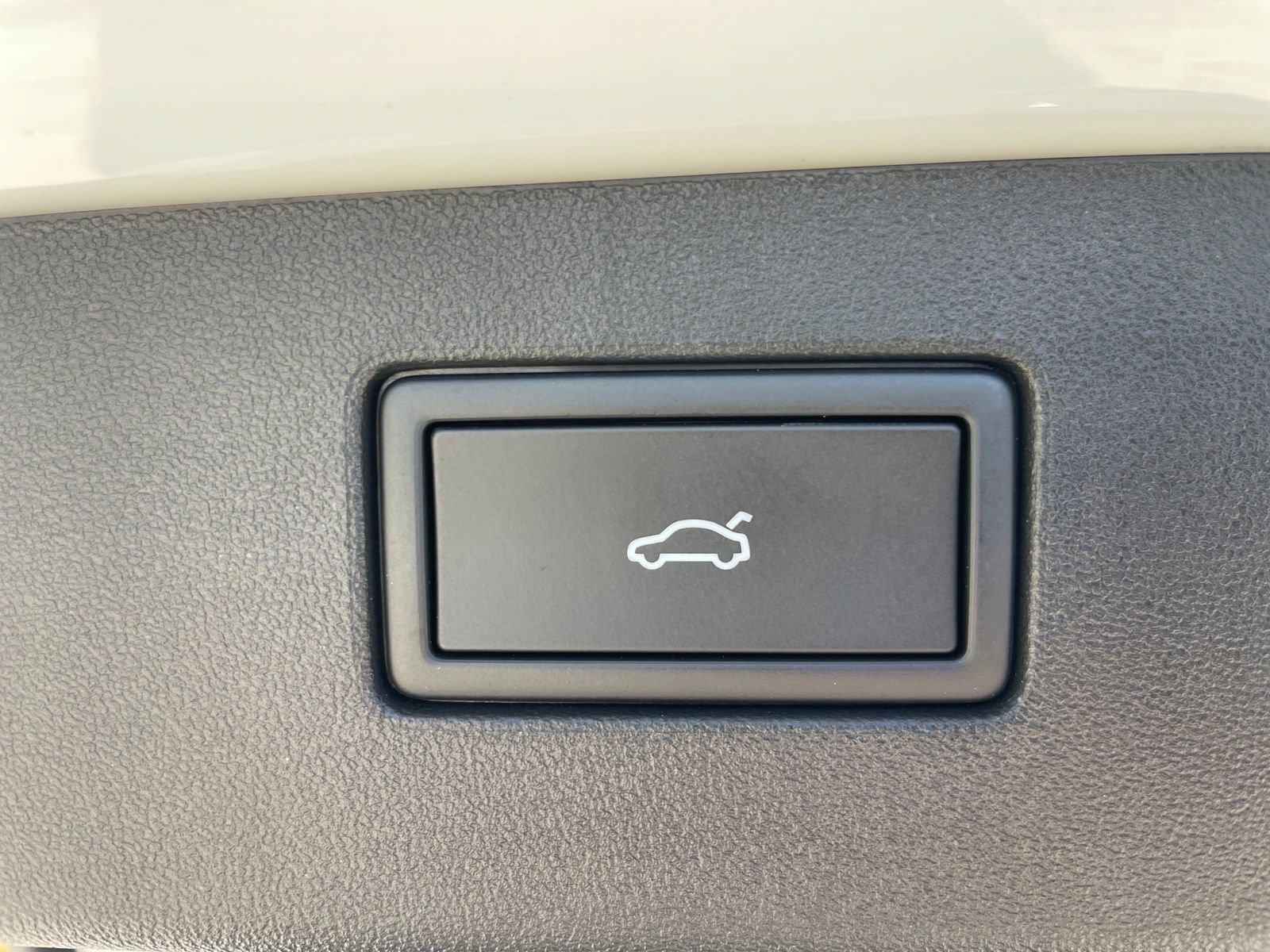 Certified 2025 Volkswagen Tiguan SE FWD image 47