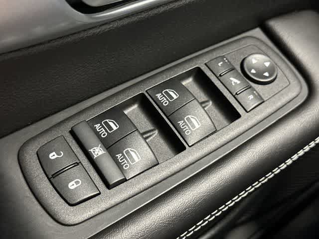 Used 2026 Chrysler Pacifica Limited FWD image 20