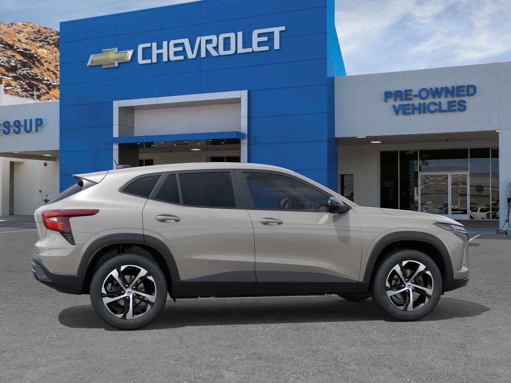 New 2026 Chevrolet Trax RS w/ Sunroof Package FWD image 5