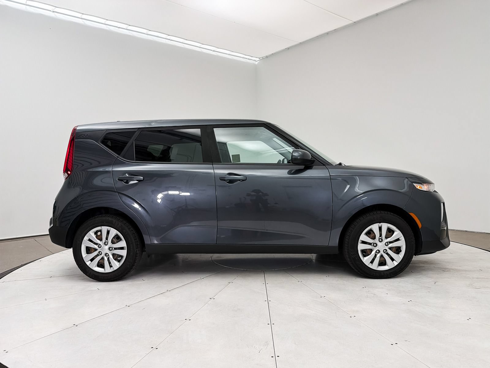 Used 2021 Kia Soul LX FWD image 28