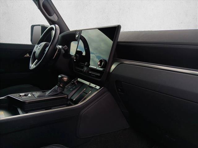 Used 2024 Lexus GX 550 AWD/4WD image 22