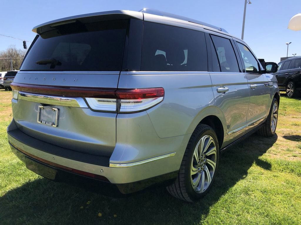 Used 2023 Lincoln Navigator Reserve AWD/4WD image 5