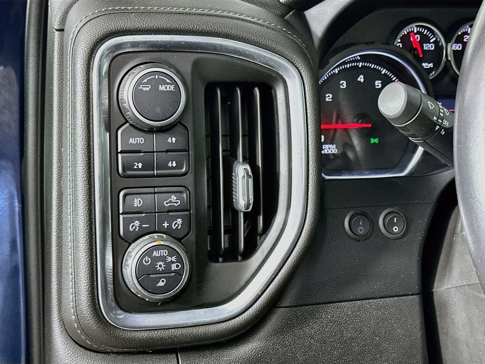 Used 2022 Chevrolet Silverado 1500 LT Trail Boss w/ Safety Package AWD/4WD image 11