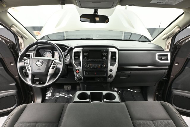 Used 2018 Nissan Titan SV AWD/4WD image 18