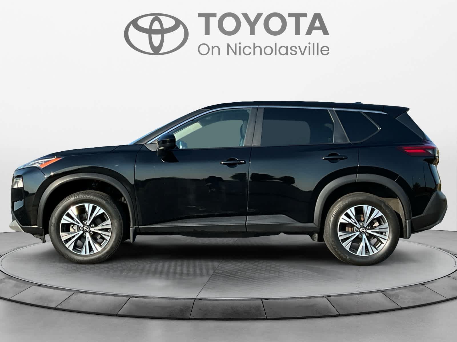 Used 2023 Nissan Rogue SV AWD/4WD image 2