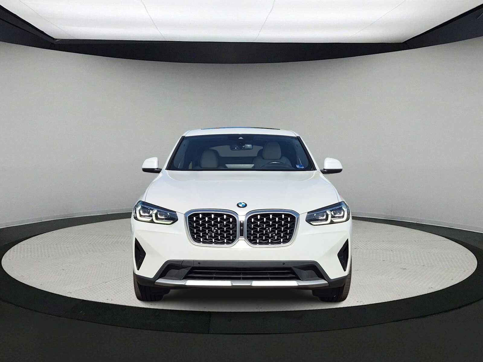 Used 2023 BMW X4 xDrive30i w/ Parking Assistance Package AWD/4WD image 3