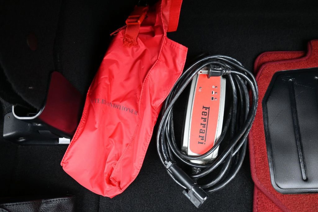 Used 2010 Ferrari California RWD image 13