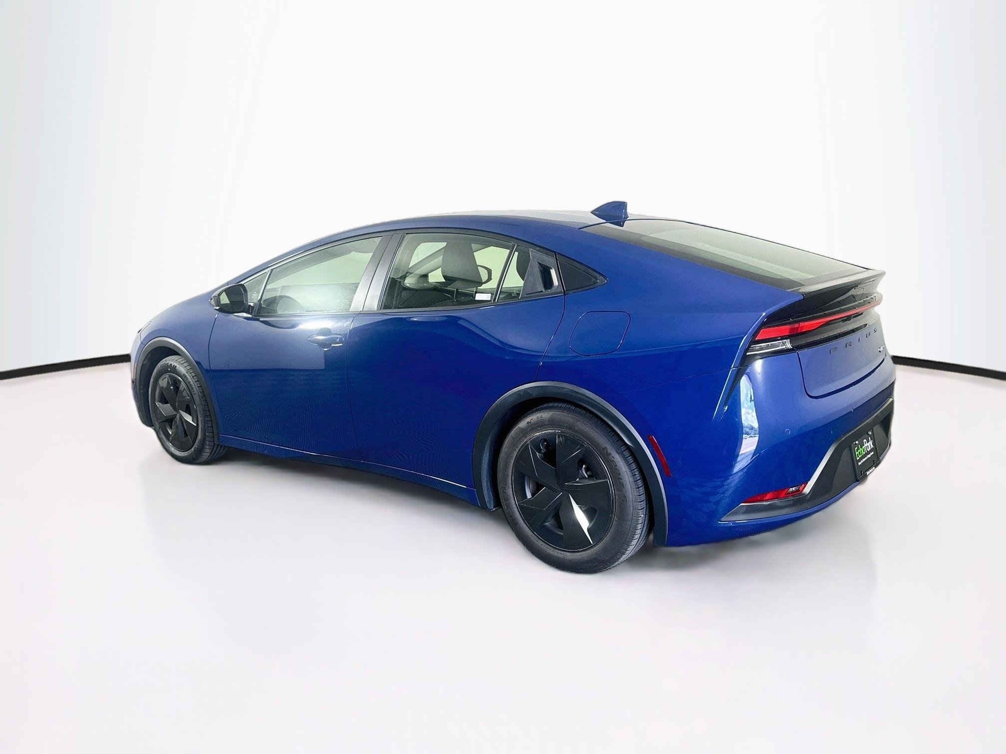 Used 2024 Toyota Prius LE FWD image 5
