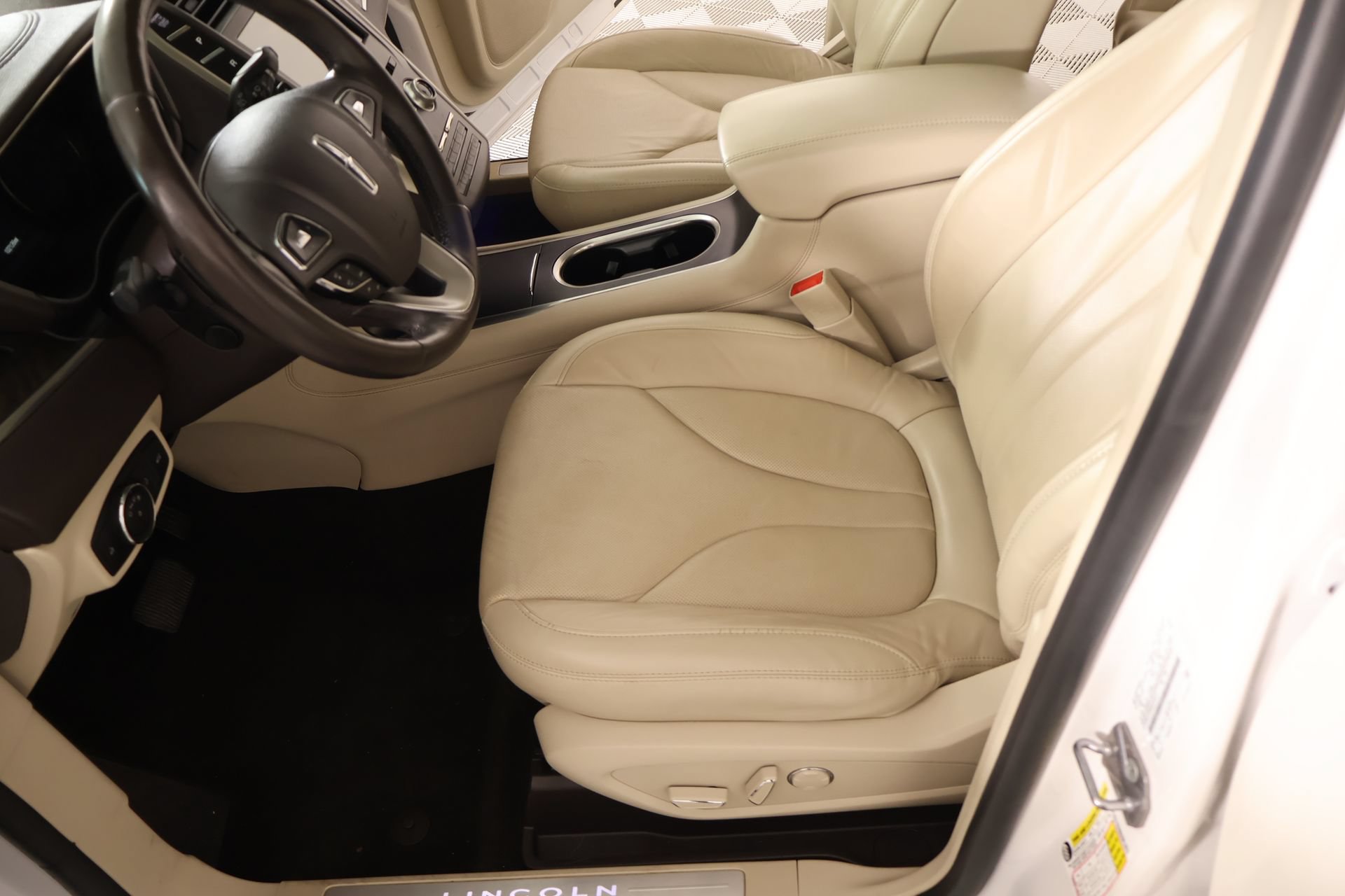 Used 2019 Lincoln MKC Reserve w/ MKC Climate Package FWD image 11