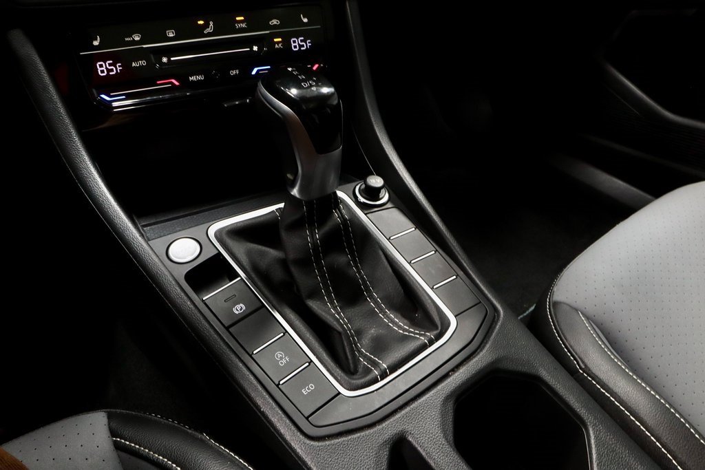 Used 2025 Volkswagen Jetta SE image 33