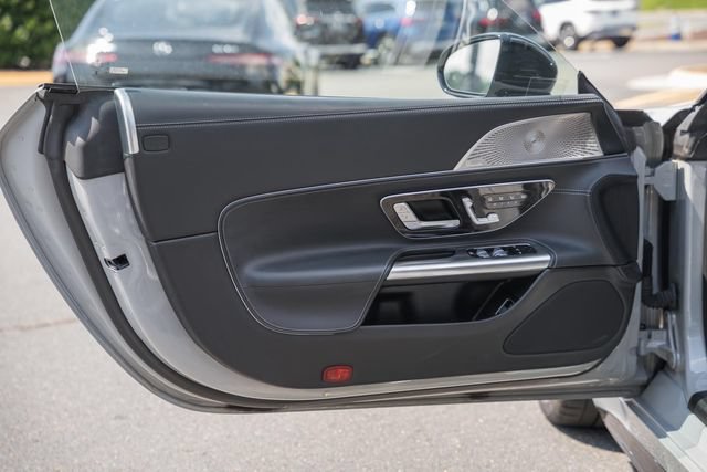 Used 2022 Mercedes-Benz SL 55 AMG 4MATIC w/ Driver Assistance Package image 40