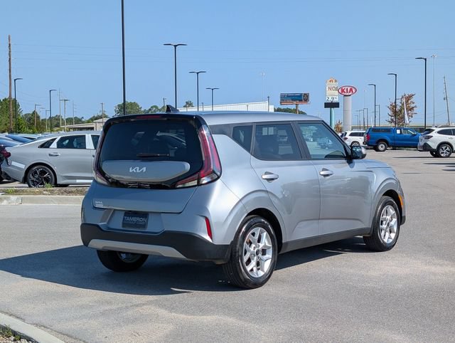Used 2025 Kia Soul LX w/ LX Technology Package FWD image 7