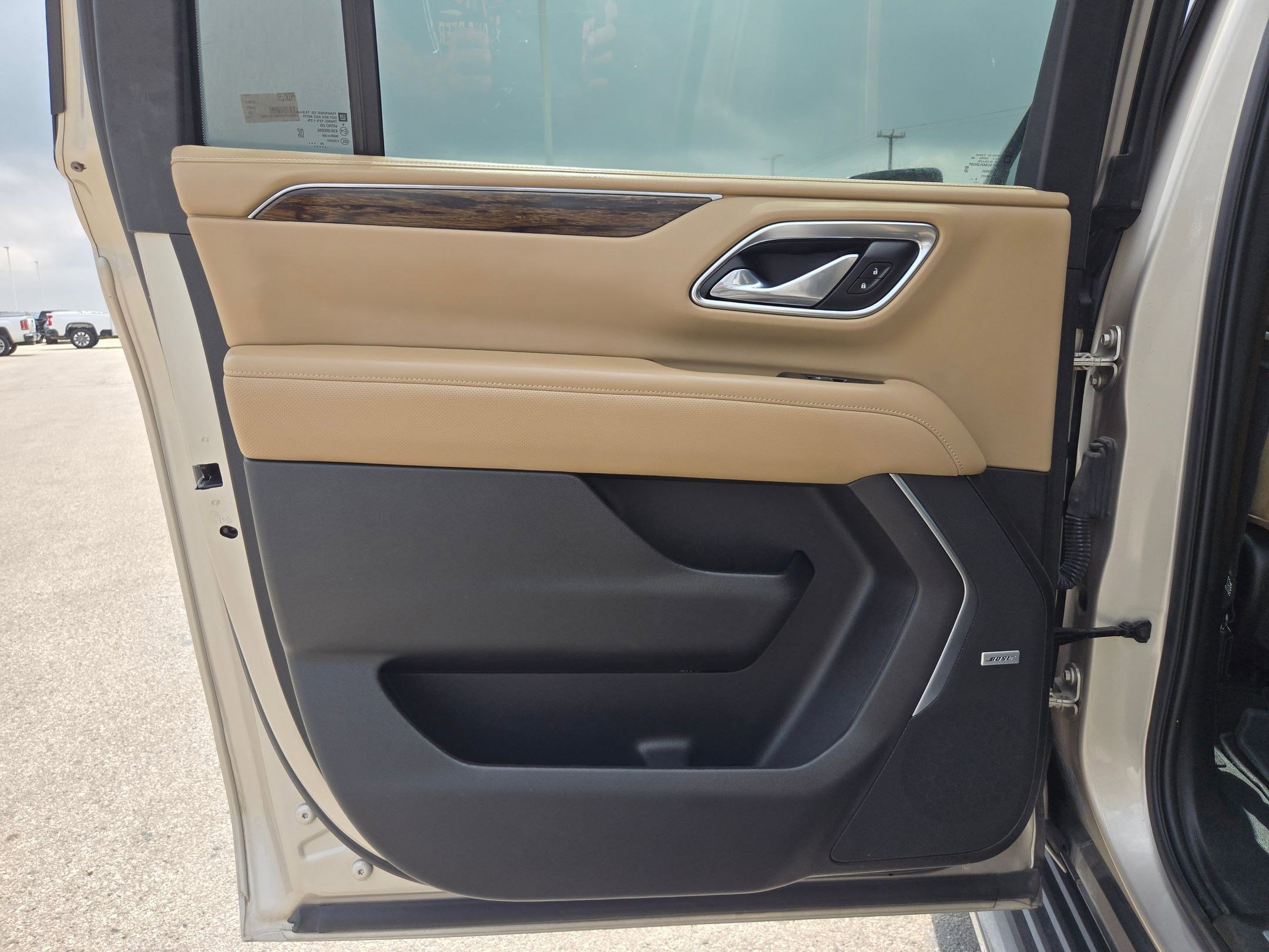 Used 2021 Chevrolet Suburban Premier w/ Premium Package RWD image 14