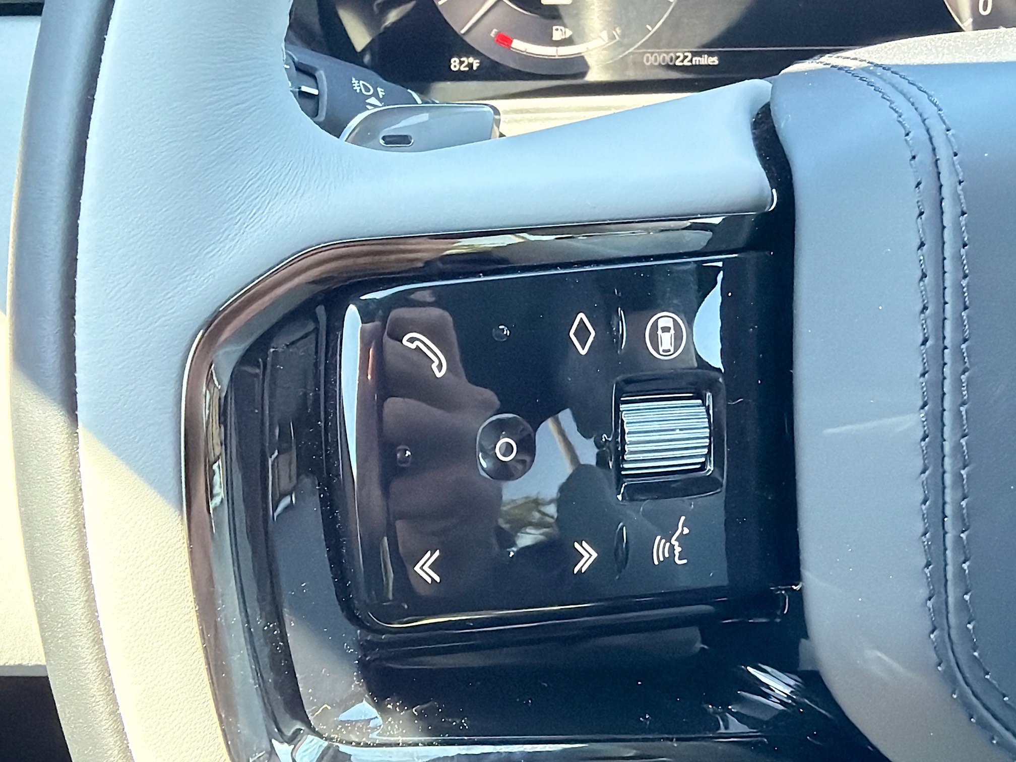 New 2026 Land Rover Range Rover Velar Dynamic SE image 35