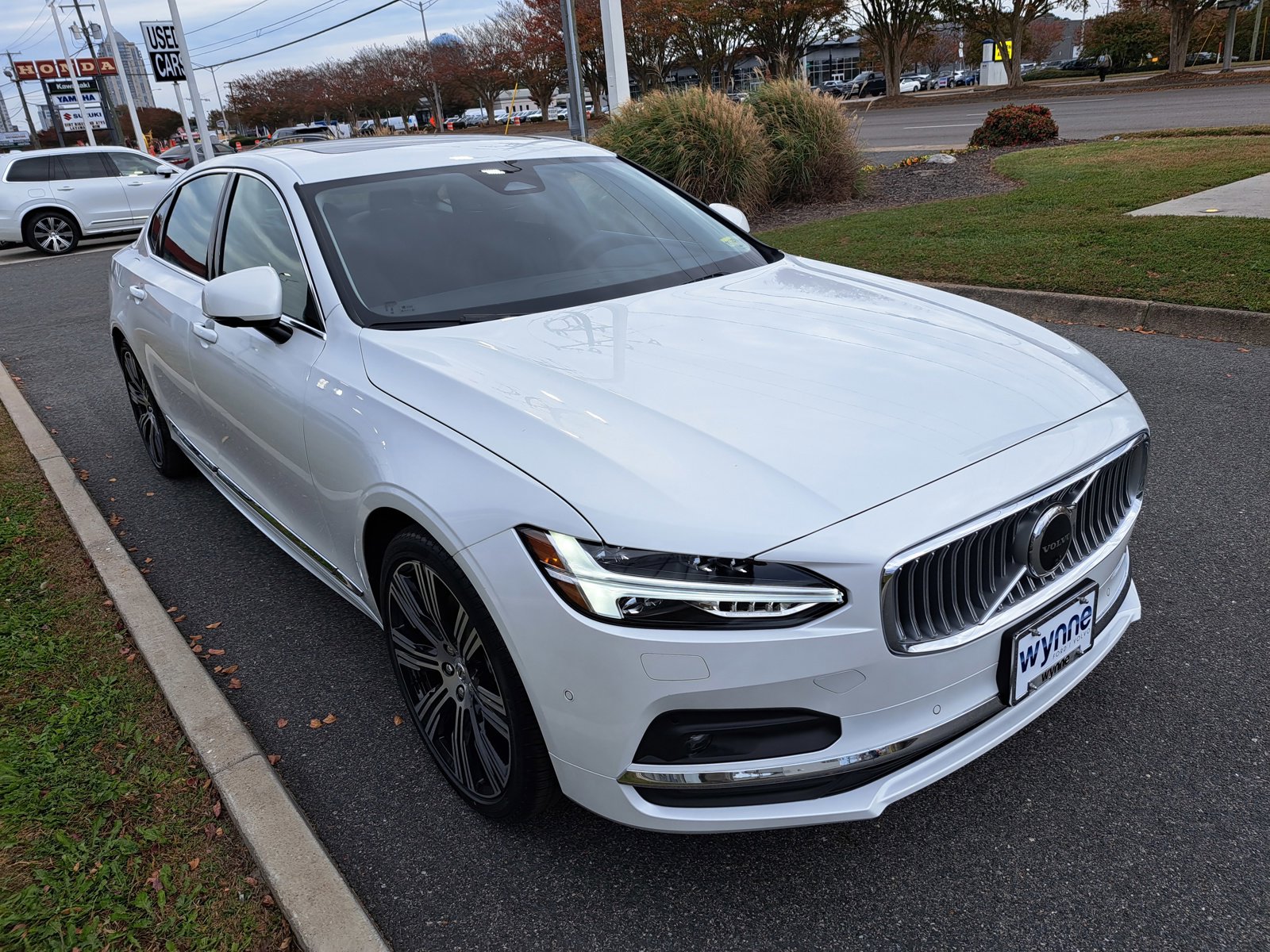 New 2025 Volvo S90 B6 Plus image 2