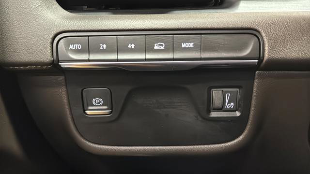 Used 2022 Cadillac Escalade ESV Premium Luxury AWD/4WD image 34
