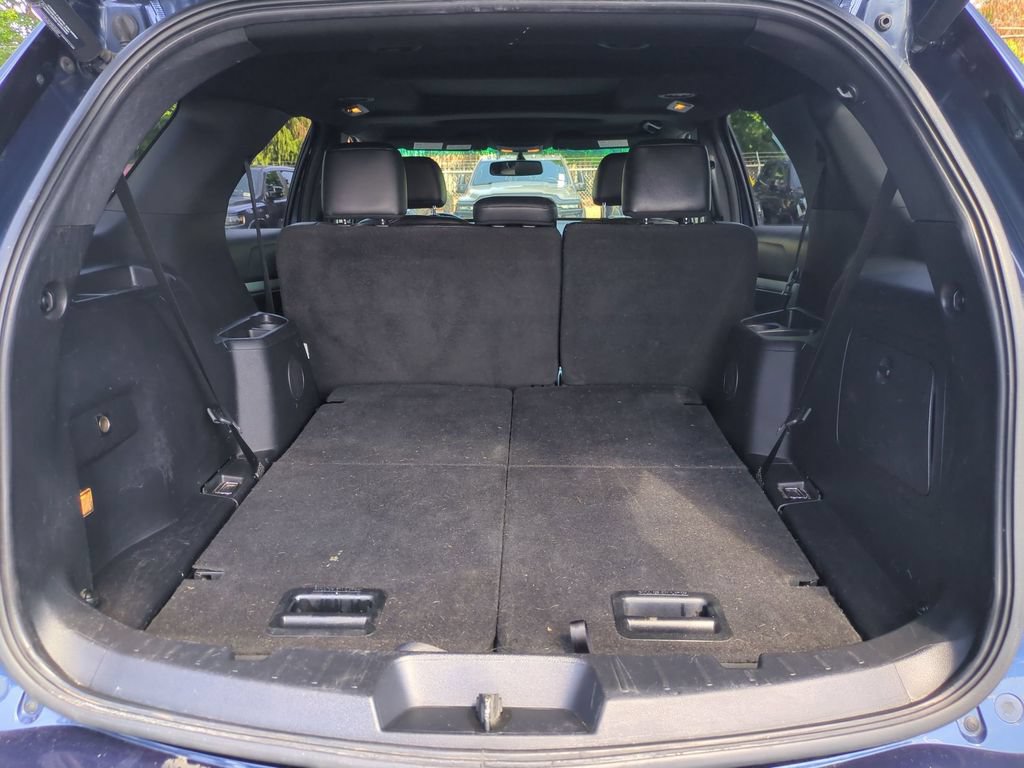 Used 2017 Ford Explorer XLT w/ Equipment Group 202A AWD/4WD image 10