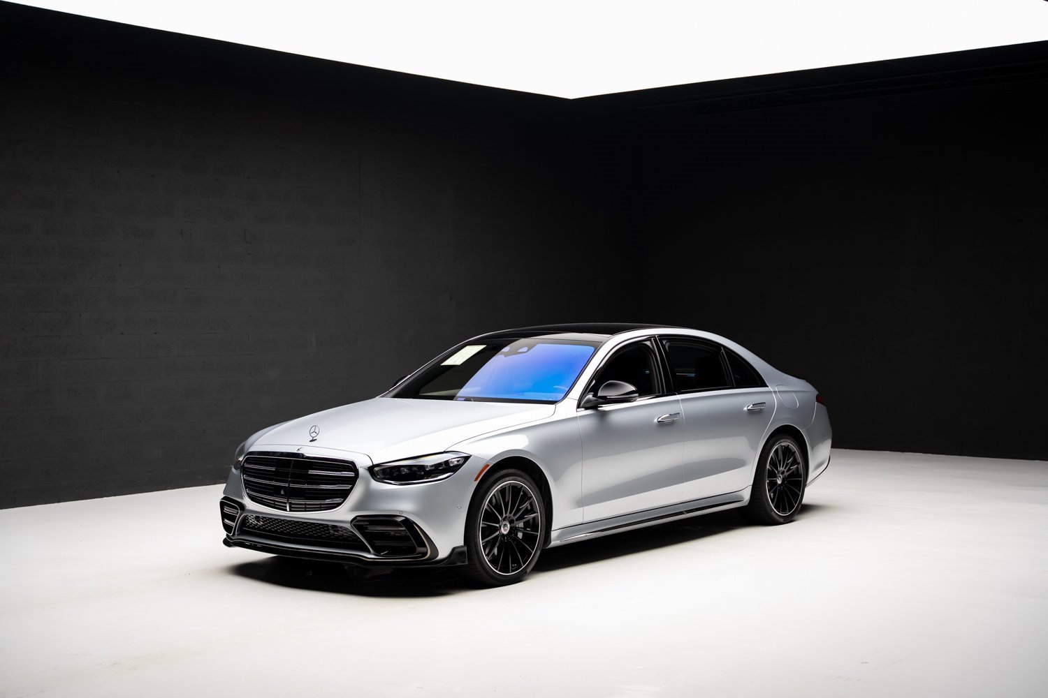 Used 2024 Mercedes-Benz S 580e 4MATIC Sedan image 3
