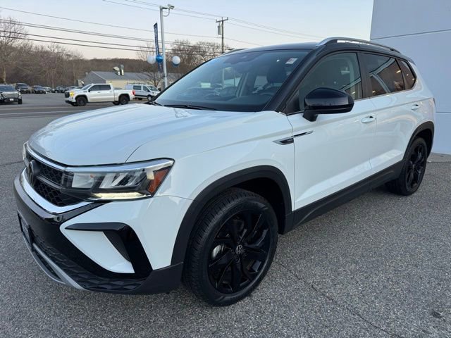 Certified 2024 Volkswagen Taos SE w/ Panoramic Sunroof Package image 1