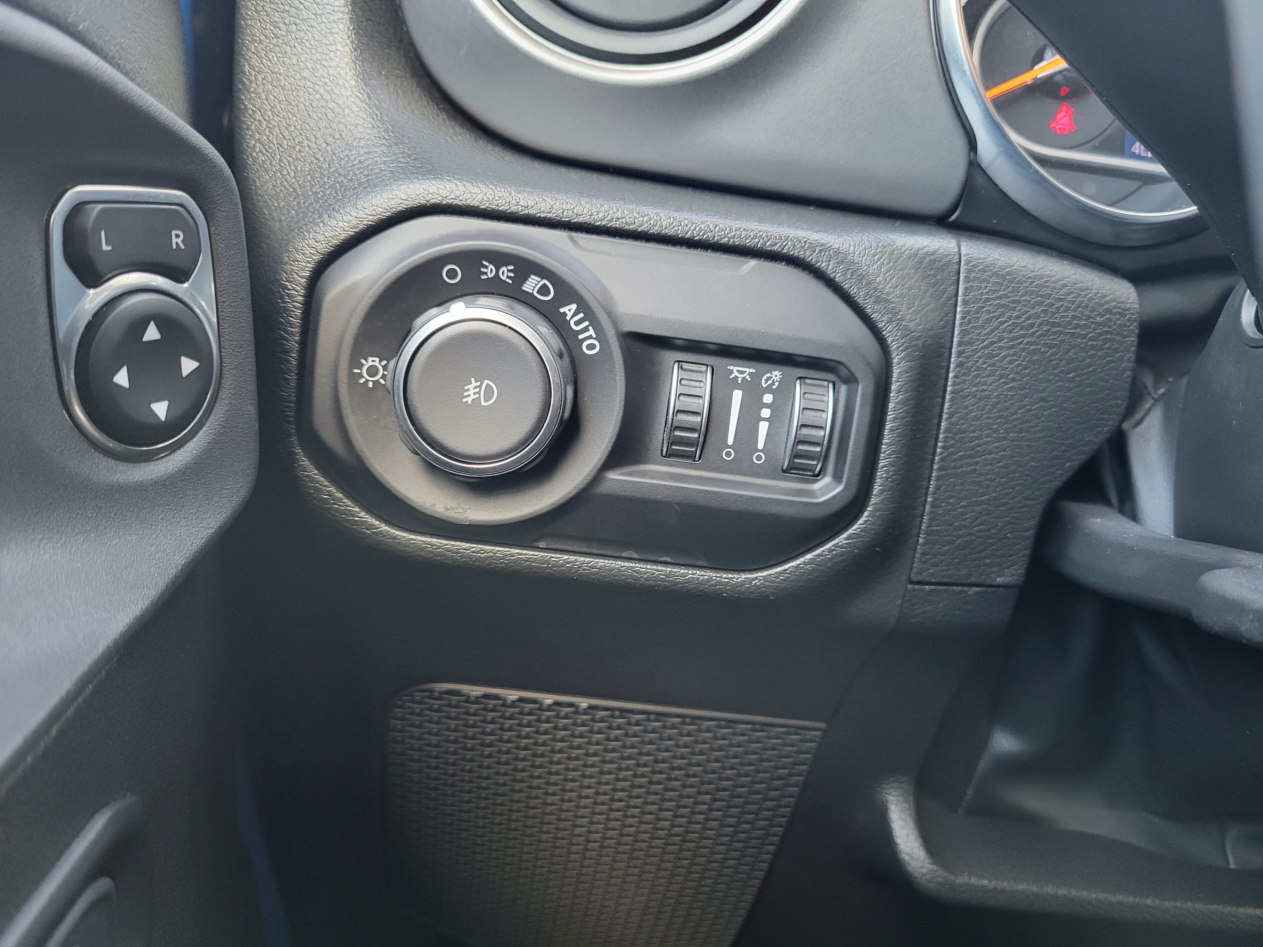 Used 2022 Jeep Wrangler Sport AWD/4WD image 15