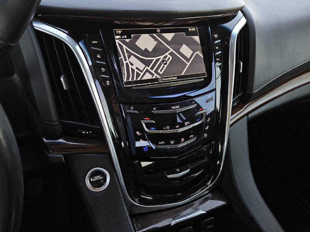 Used 2020 Cadillac Escalade Luxury RWD image 21
