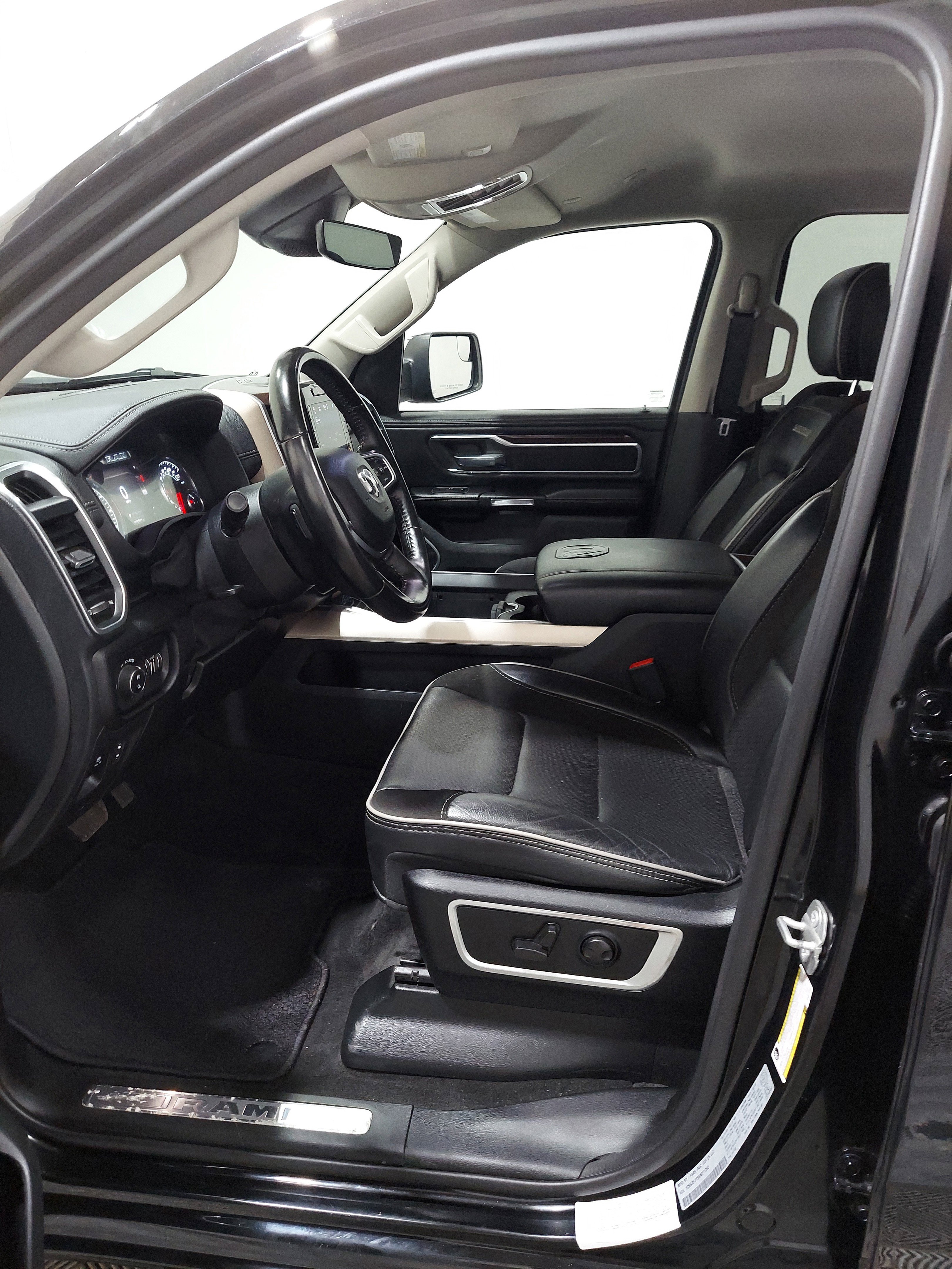 Used 2022 RAM 1500 Laramie AWD/4WD image 14