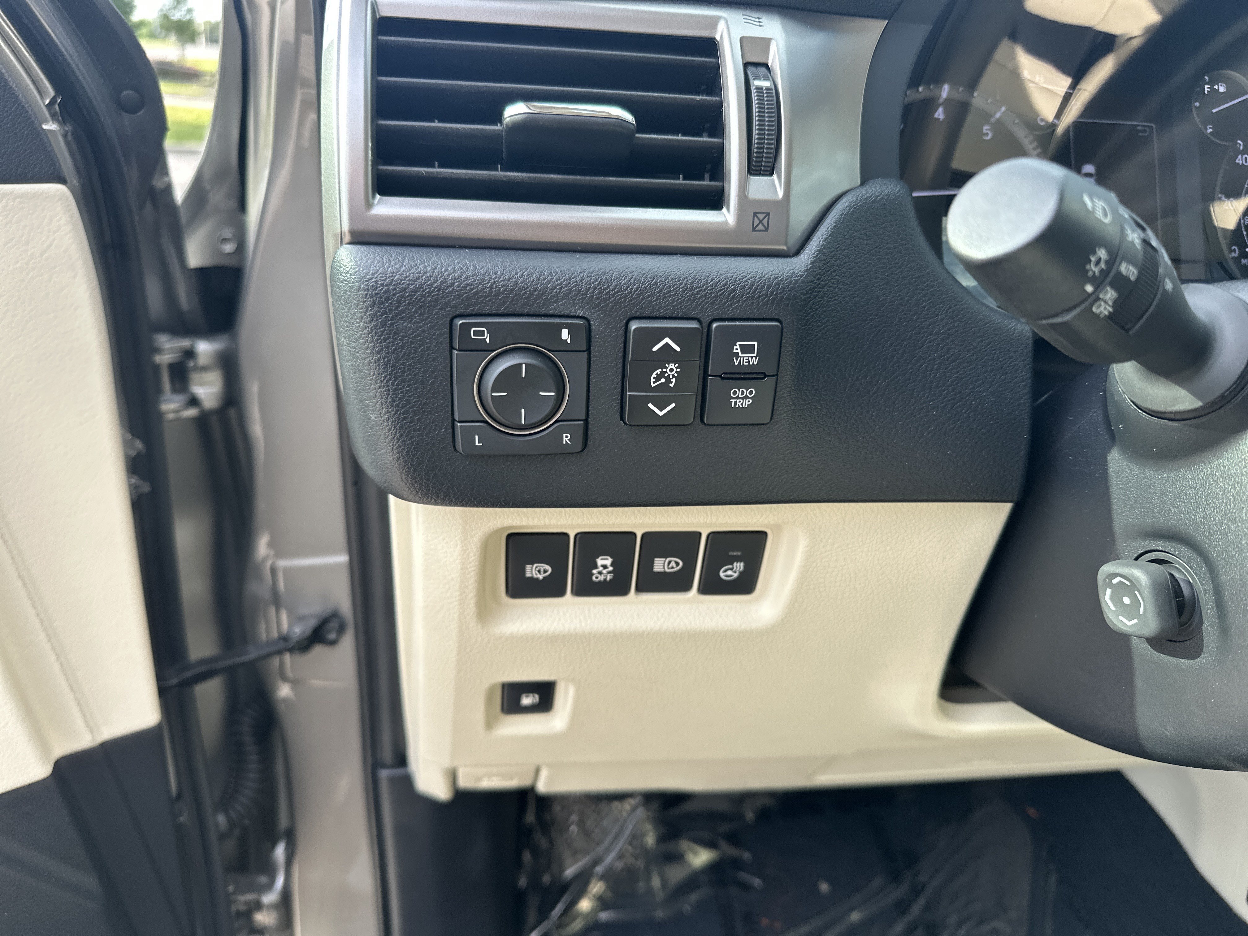 Certified 2023 Lexus GX 460 Luxury w/ Sport Design Package AWD/4WD image 38