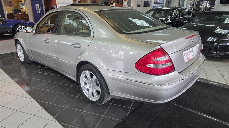 Used 2008 Mercedes-Benz E 350 4MATIC Sedan image 8