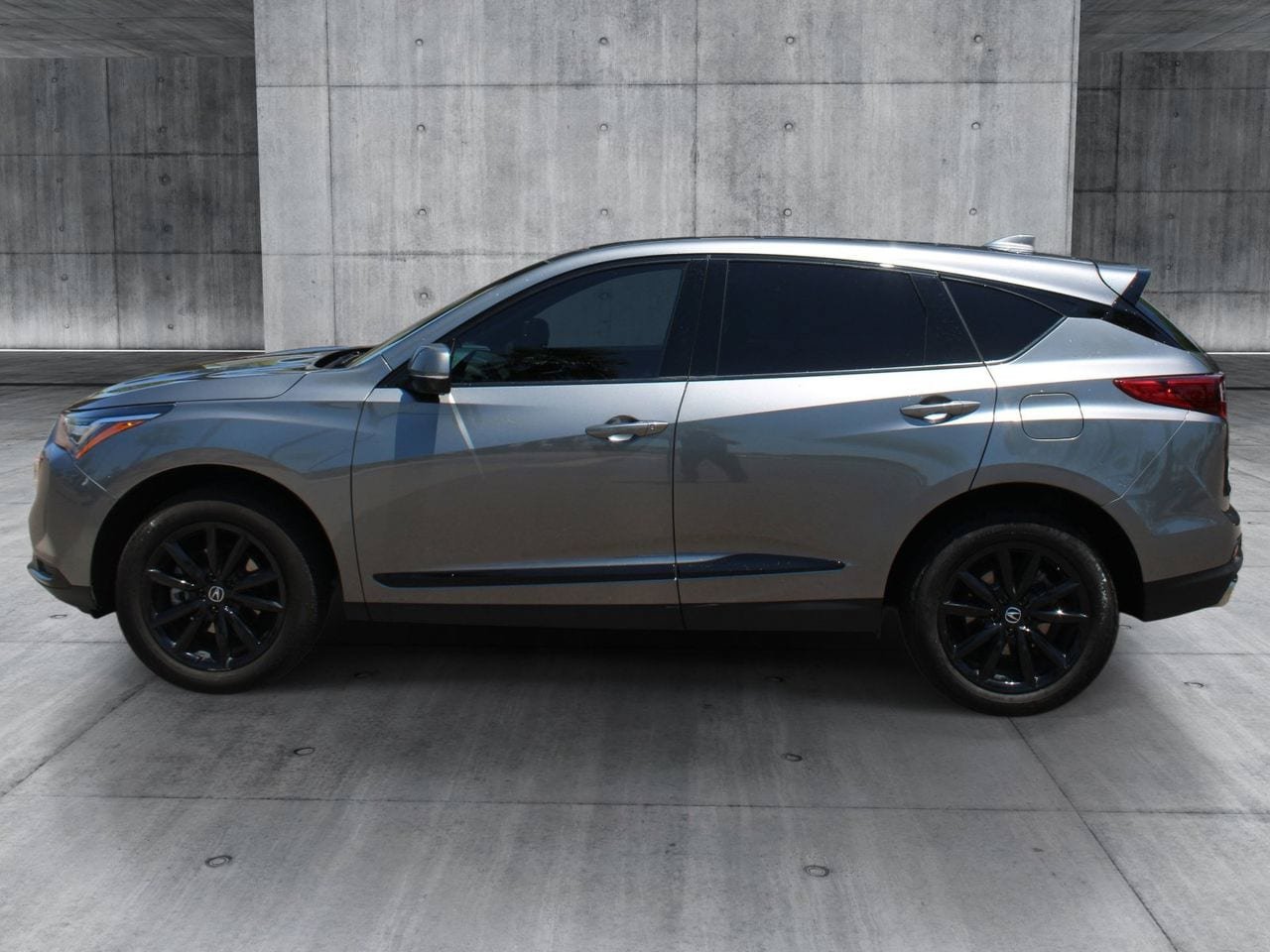Certified 2025 Acura RDX SH-AWD image 2