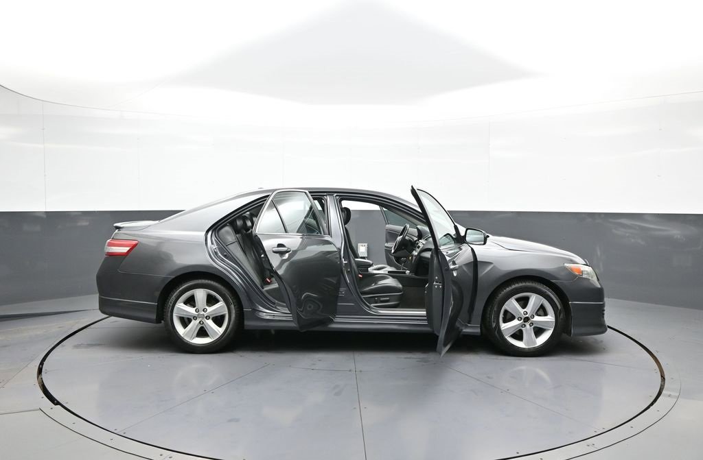 Used 2011 Toyota Camry SE image 42