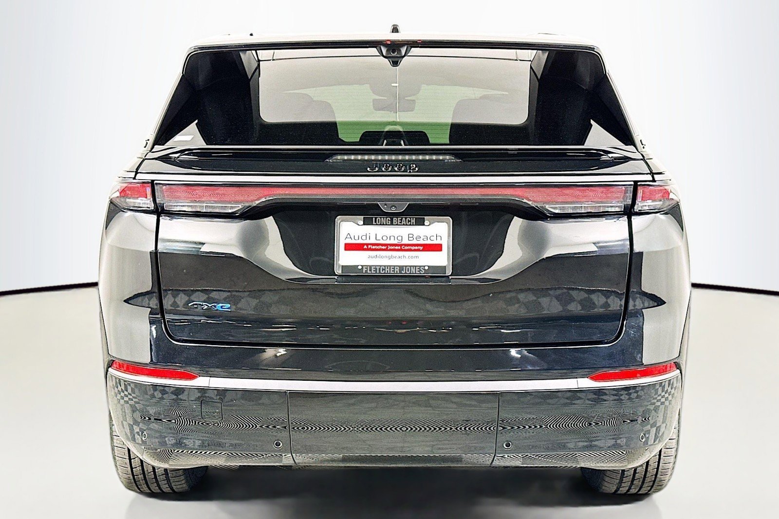 Used 2024 Jeep Wagoneer Launch Edition image 3