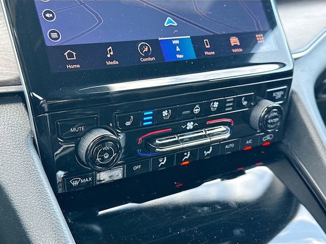 Used 2024 Jeep Grand Cherokee L Limited w/ Luxury Tech Group II image 16