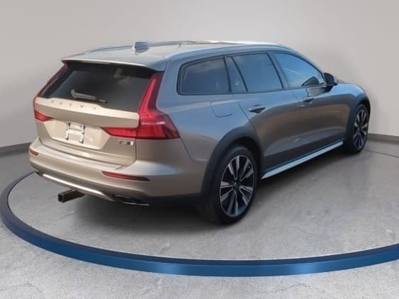 Used 2021 Volvo V60 T5 Cross Country w/ Lounge Package image 5