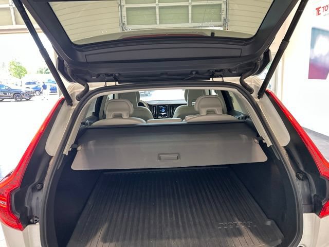 Used 2018 Volvo XC60 T6 Momentum w/ Vision Package AWD/4WD image 16