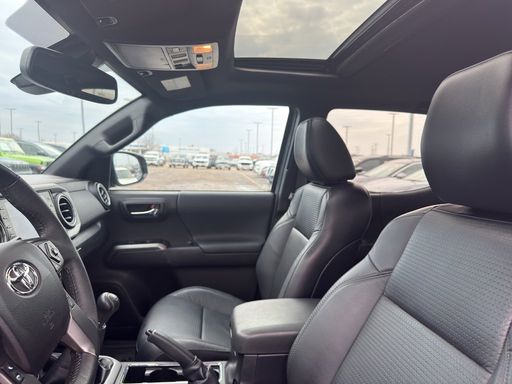 Used 2022 Toyota Tacoma TRD Off-Road w/ TRD Premium Off Road Package image 28