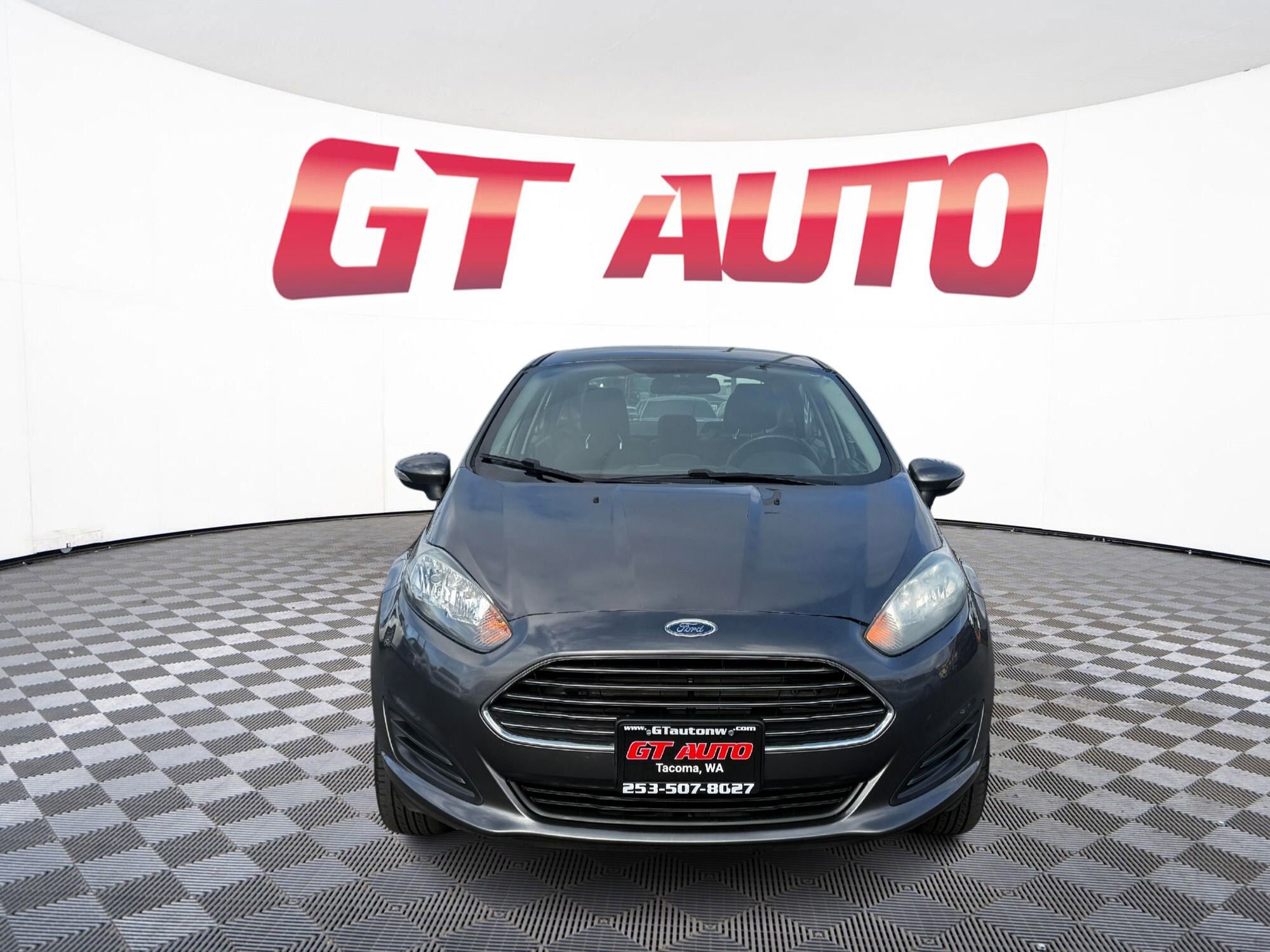 Used 2016 Ford Fiesta SE image 2