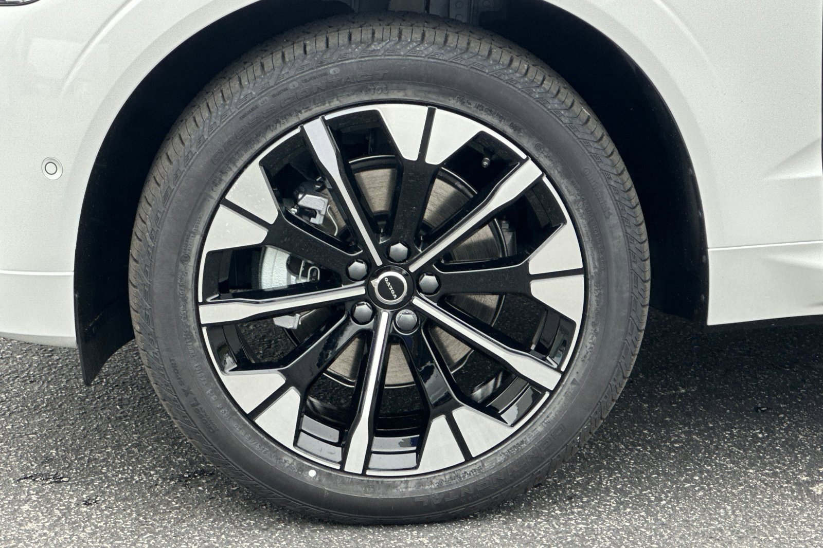 New 2026 Volvo XC60 B5 Plus w/ Protection Package Premier image 24
