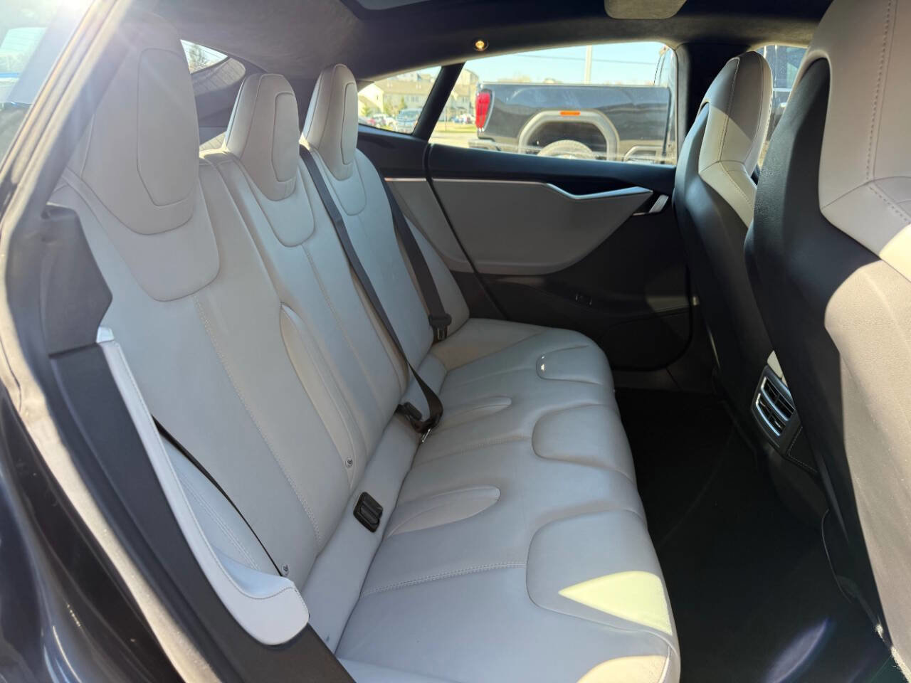 Used 2015 Tesla Model S 85D image 23