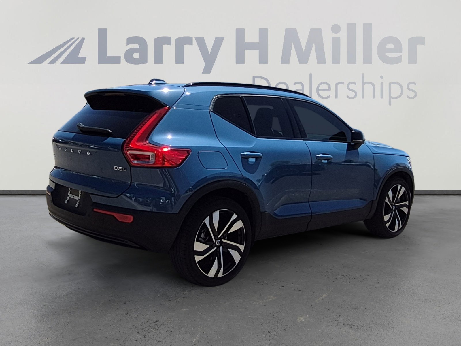 Used 2023 Volvo XC40 B5 Ultimate w/ Climate Package AWD/4WD image 5