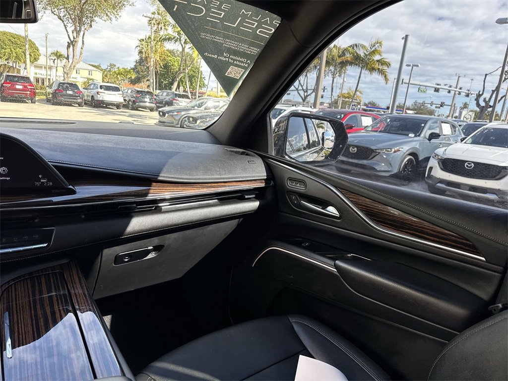 Used 2023 Cadillac Escalade Luxury image 16