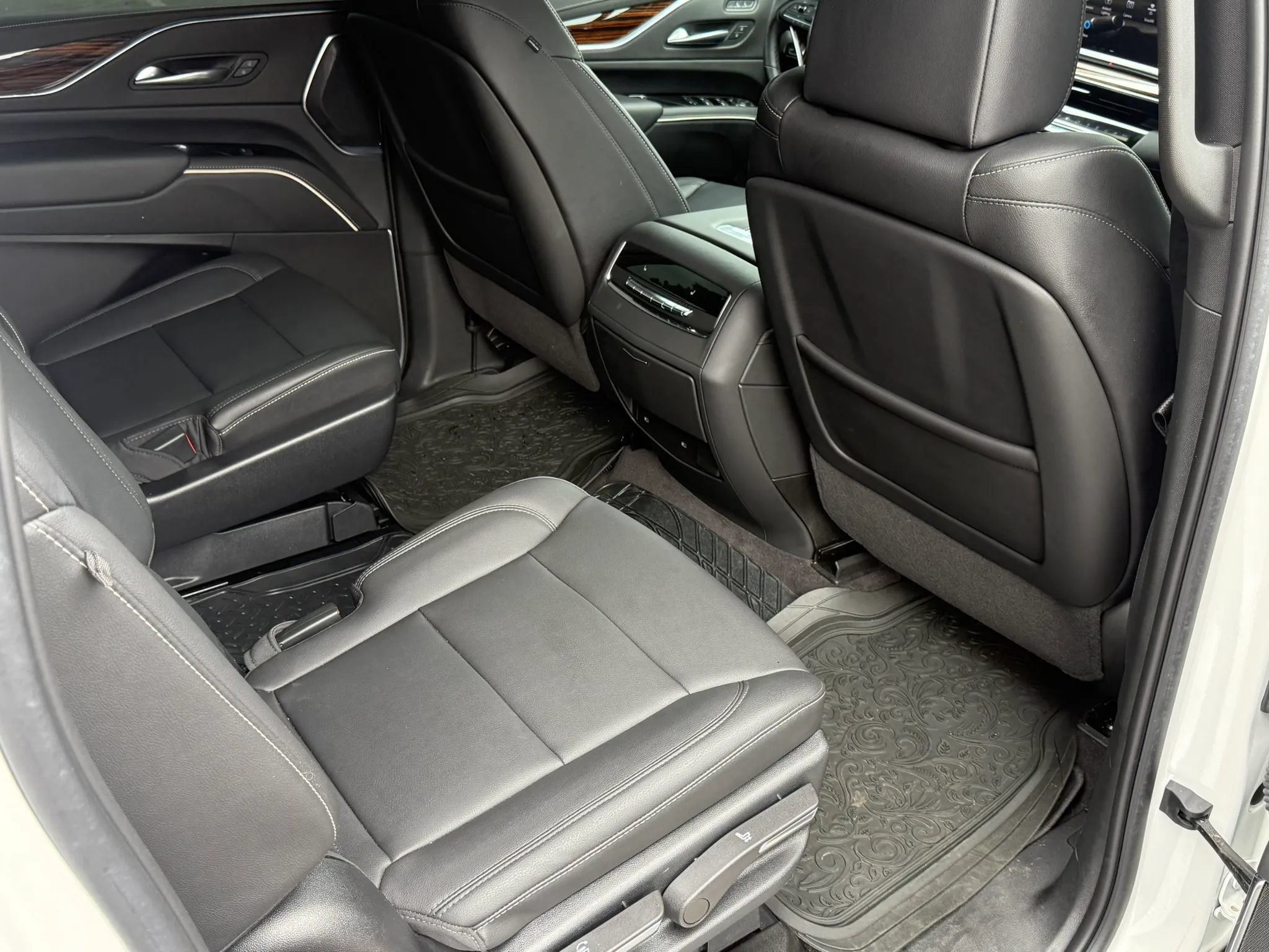 Used 2022 Cadillac Escalade ESV Luxury AWD/4WD image 29