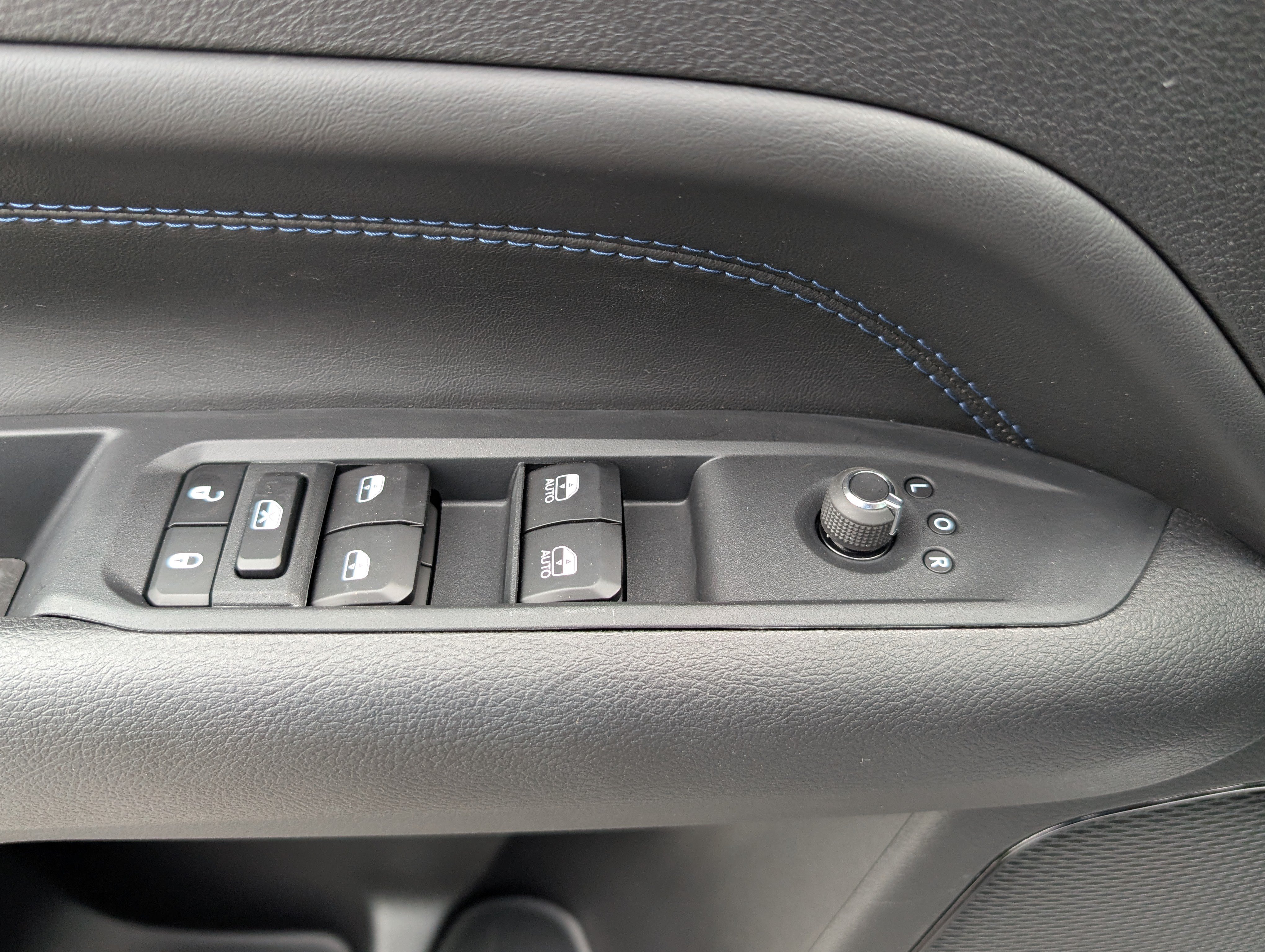 New 2025 Jeep Compass Limited w/ Sun & Sound Group AWD/4WD image 17