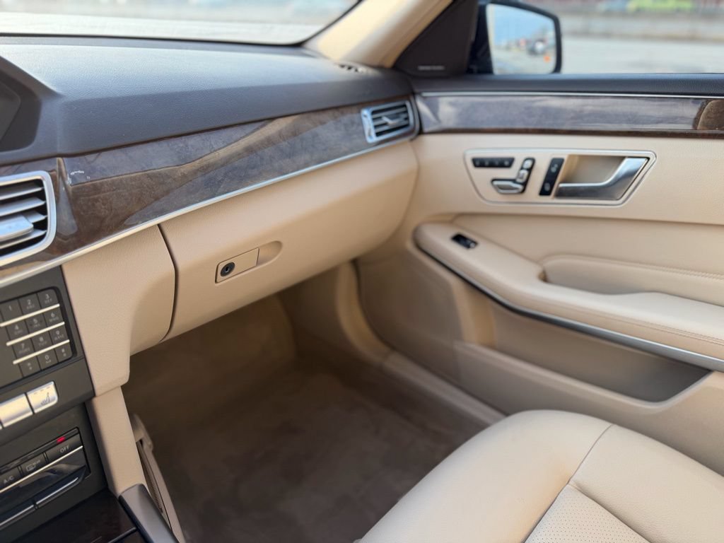 Used 2016 Mercedes-Benz E 350 4MATIC Sedan image 23