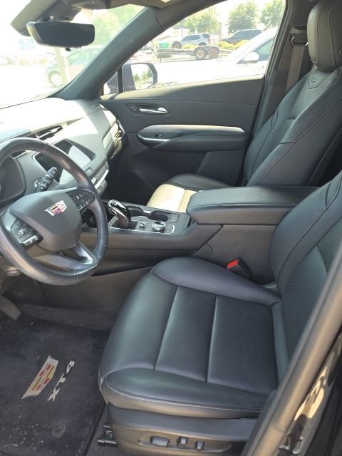 Used 2022 Cadillac XT4 Premium Luxury w/ Technology Package FWD image 9