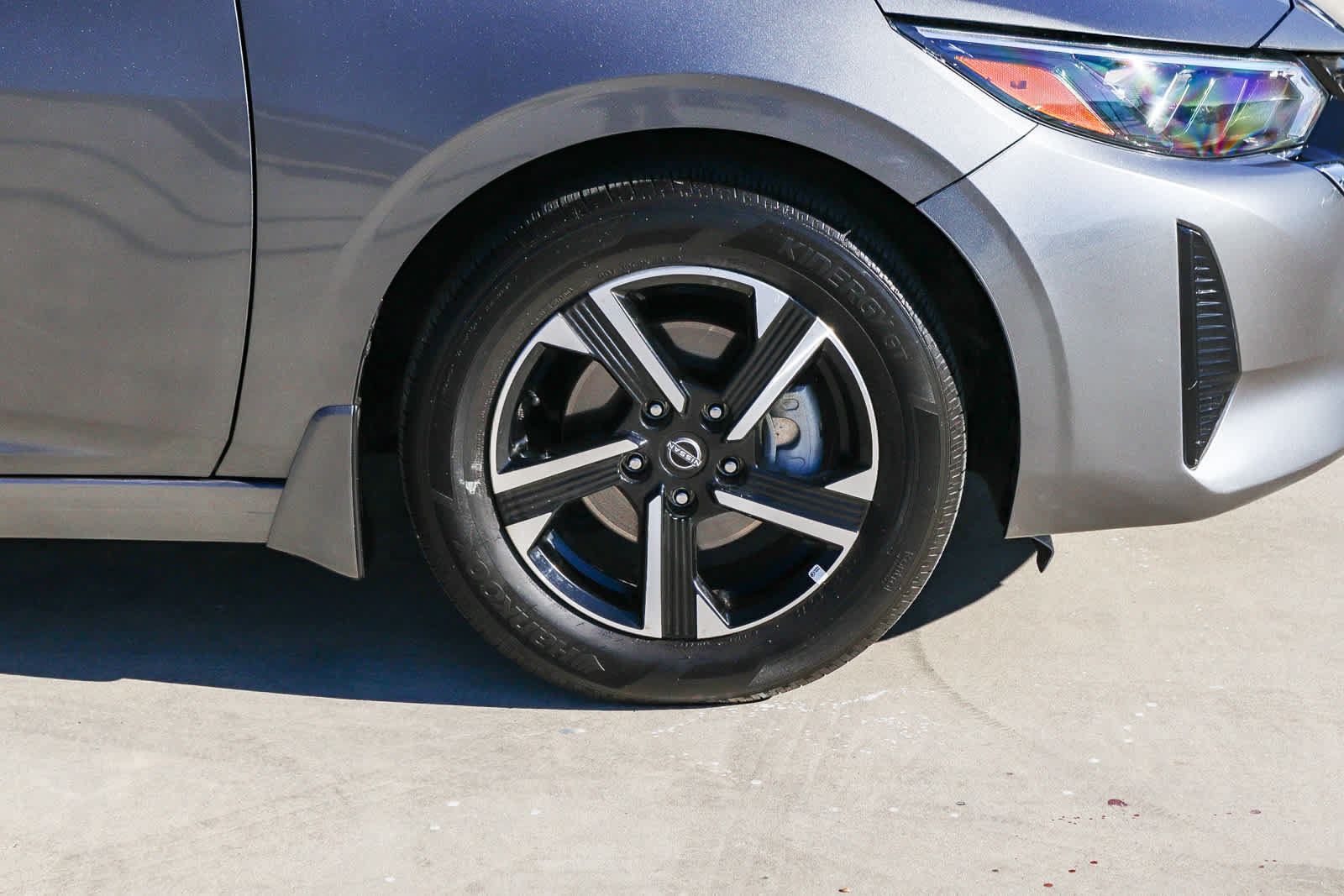 Used 2025 Nissan Sentra SV w/ All-Weather Package FWD image 9