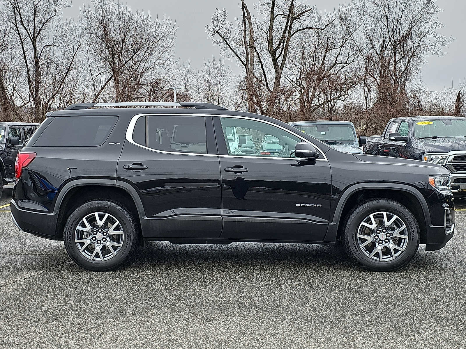 Used 2023 GMC Acadia SLT w/ Technology Package image 7