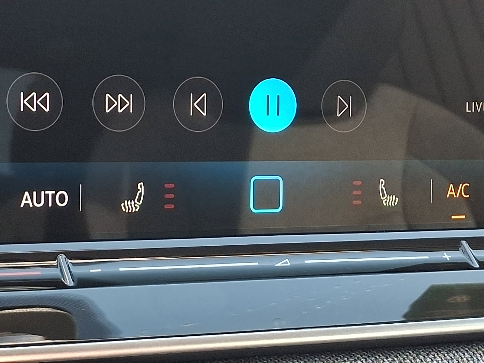 Certified 2025 Volkswagen Tiguan S image 22