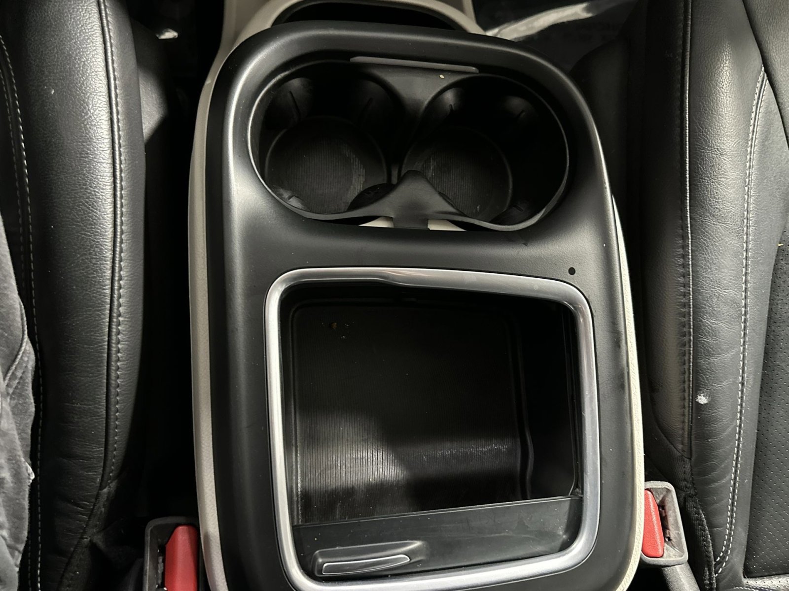 Used 2022 Chrysler Pacifica Touring-L w/ Uconnect Theater Family Group image 30